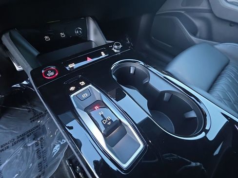 Used 2025 Audi SQ6 e-tron Prestige w/ 21" Black Optic Wheel Package image 16