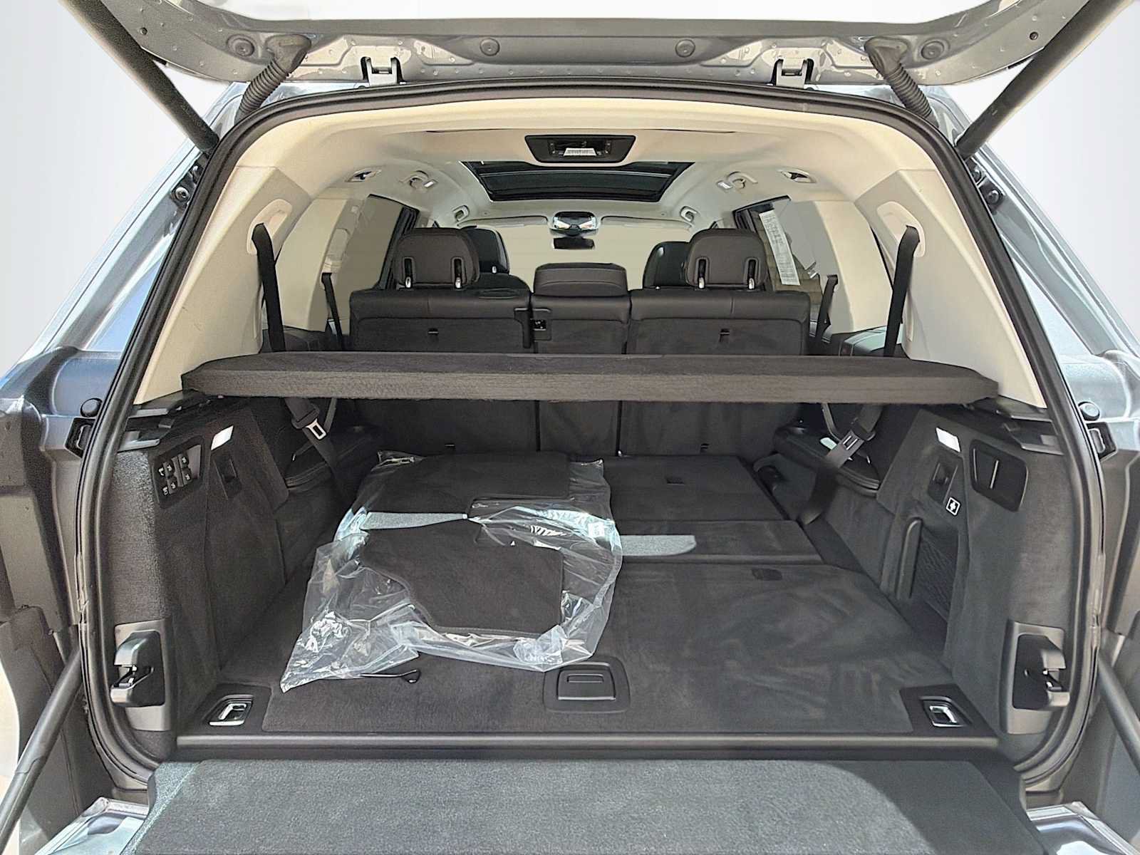 Used 2024 BMW X7 xDrive40i w/ Premium Package AWD/4WD image 18