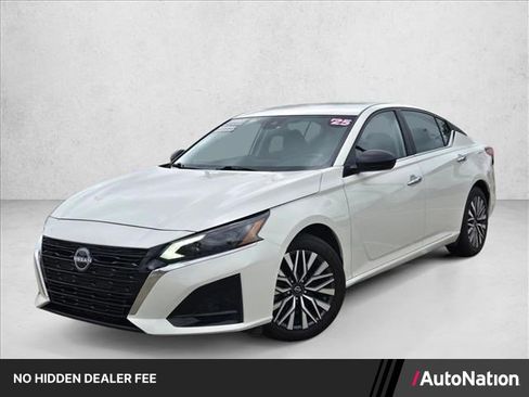 Used 2025 Nissan Altima 2.5 SV FWD image 1