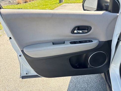 Used 2018 Honda HR-V EX image 23