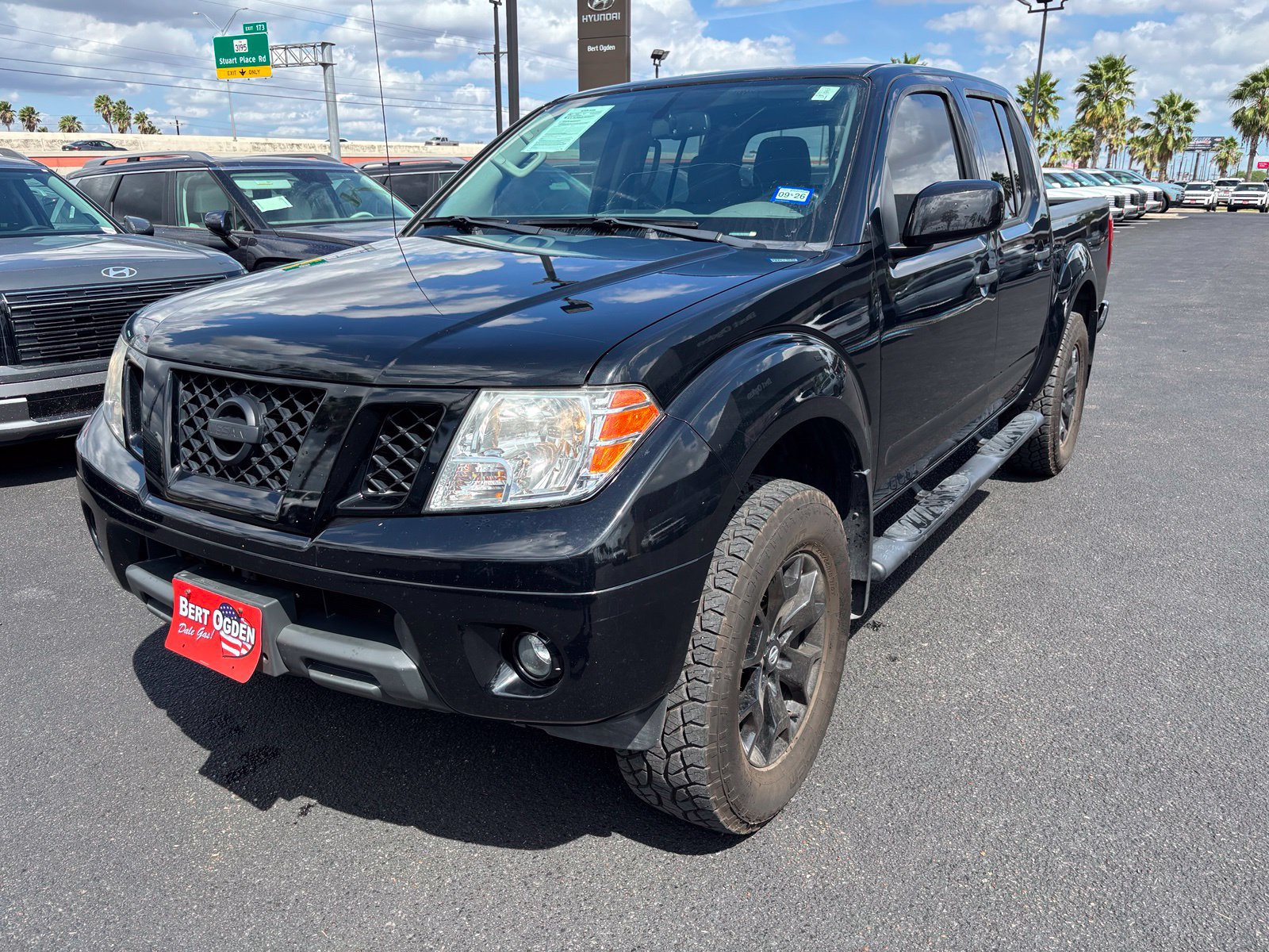 Used 2020 Nissan Frontier SV w/ Midnight Edition Floor Mats RWD image 3