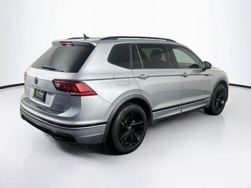 Used 2023 Volkswagen Tiguan SE R-Line FWD image 9