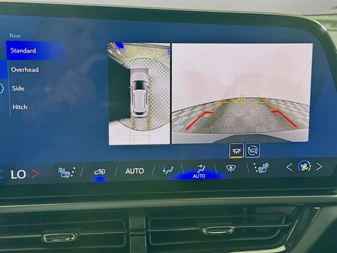 Used 2024 Chevrolet Equinox EV RS FWD image 23