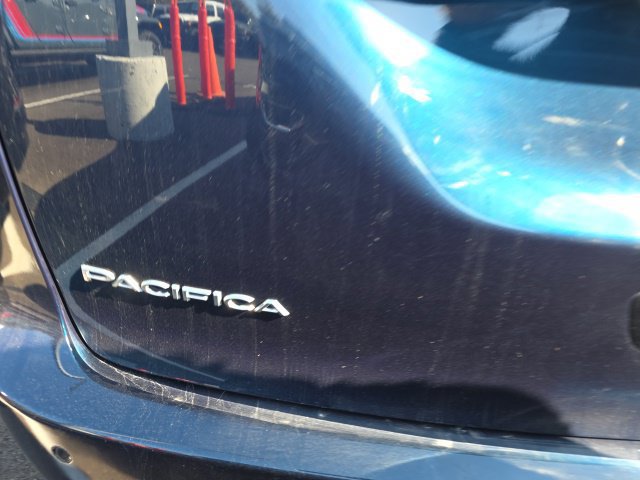 Used 2025 Chrysler Pacifica Pinnacle FWD image 7