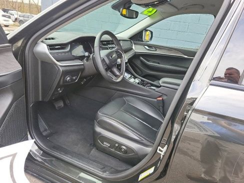 Used 2023 Jeep Grand Cherokee L Limited AWD/4WD image 11