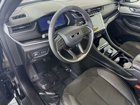 Used 2023 Jeep Grand Cherokee Altitude AWD/4WD image 17