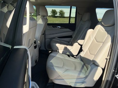 Used 2020 Cadillac Escalade ESV Luxury image 32