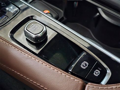 Used 2023 Volvo XC90 B6 Ultimate w/ Protection Package Premier image 36