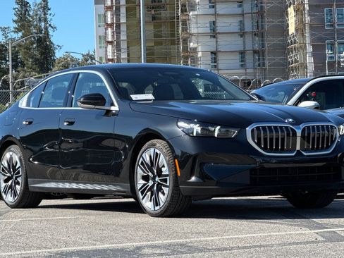 Used 2026 BMW 530i w/ Premium Package RWD image 7