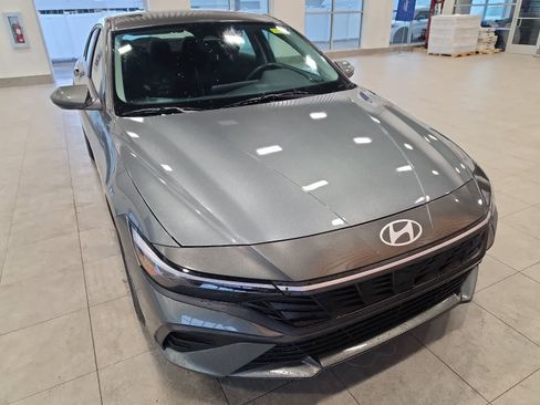 Used 2024 Hyundai Elantra SEL FWD image 4