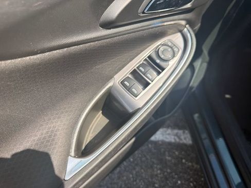Used 2020 Chevrolet Malibu LT FWD image 11