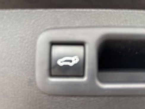 Used 2021 Toyota Highlander XLE AWD/4WD image 46