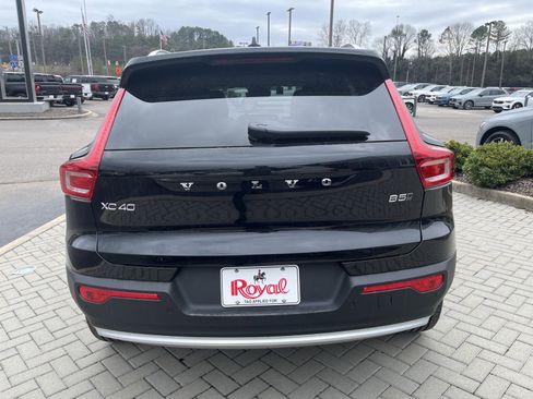 New 2025 Volvo XC40 B5 Core w/ Protection Package Premier image 4