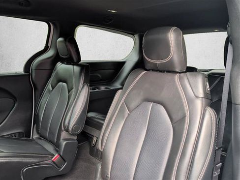 Used 2025 Chrysler Pacifica Select FWD image 20