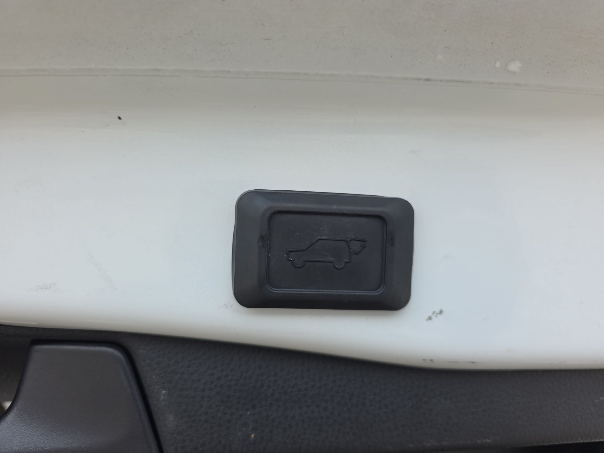 Used 2023 Toyota RAV4 XLE w/ Convenience Package FWD image 13