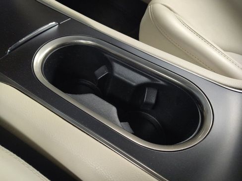 Used 2017 Lincoln MKC Reserve image 26