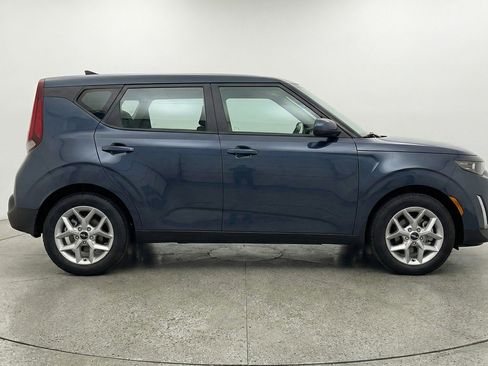 Used 2025 Kia Soul LX w/ LX Technology Package FWD image 11