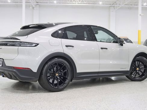 Used 2024 Porsche Cayenne Turbo GT AWD/4WD image 11
