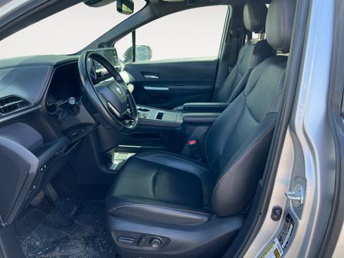 Used 2021 Toyota Sienna XSE w/ XSE Plus Package image 9