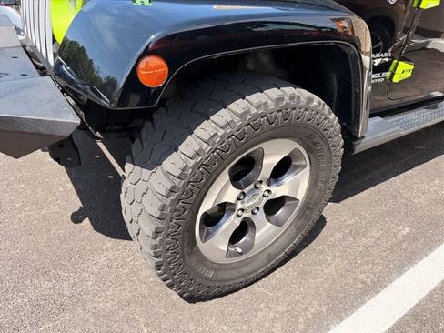 Used 2017 Jeep Wrangler Unlimited Sahara AWD/4WD image 23