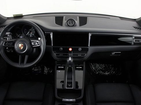 Used 2025 Porsche Macan image 11