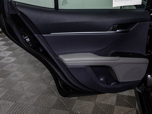 Used 2018 Toyota Camry LE FWD image 37