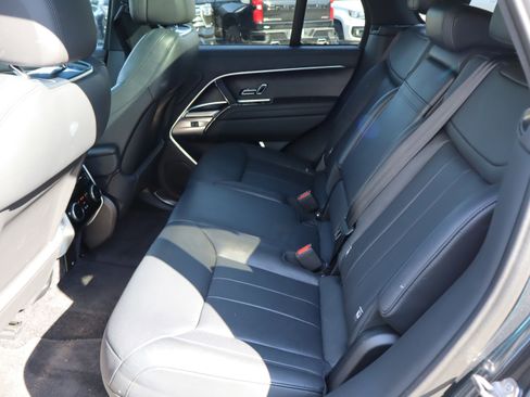 Used 2024 Land Rover Range Rover SE image 31