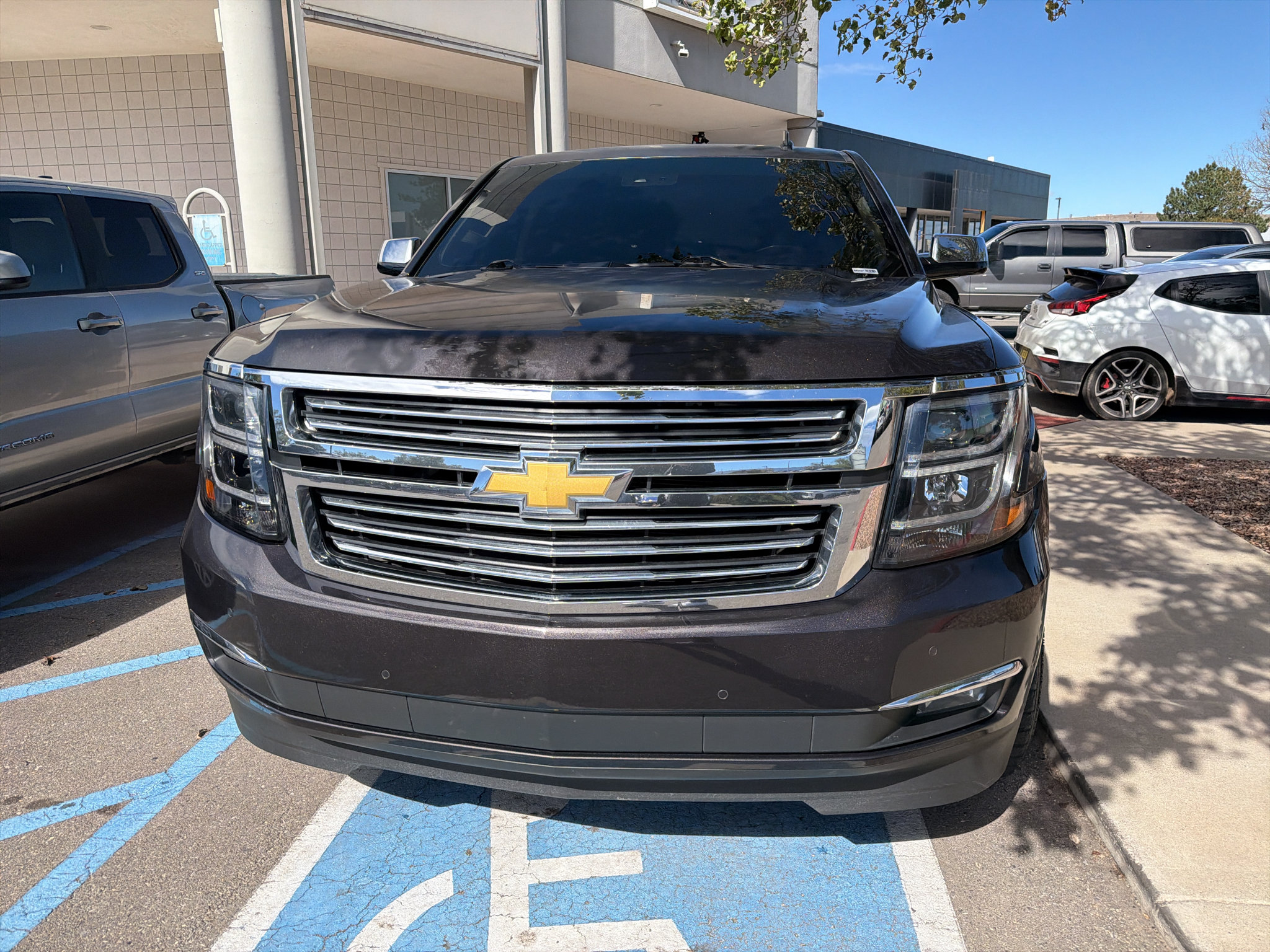 Used 2015 Chevrolet Tahoe LTZ RWD image 2