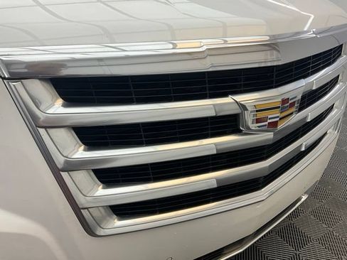 Used 2017 Cadillac Escalade Premium Luxury AWD/4WD image 33