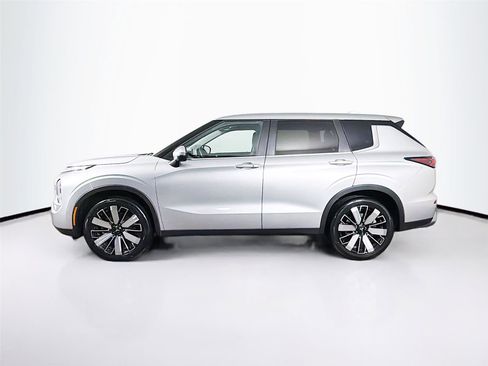 Used 2025 Mitsubishi Outlander SE AWD/4WD image 8