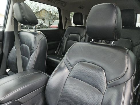 Used 2022 Nissan Pathfinder SV w/ SV Premium Package image 24