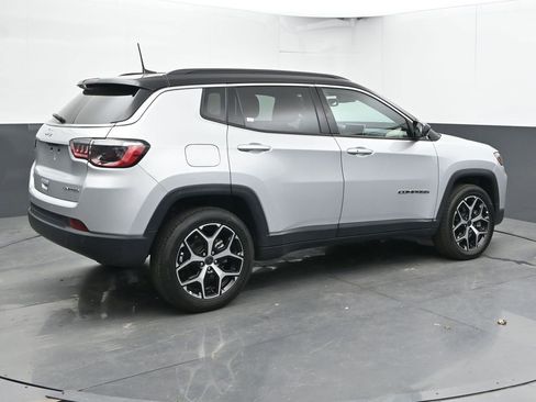 Used 2025 Jeep Compass Limited AWD/4WD image 11