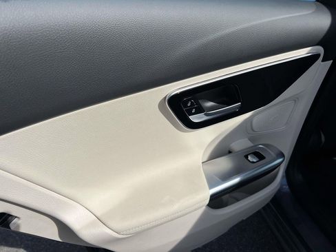 Used 2023 Mercedes-Benz C 300 4MATIC Sedan image 12