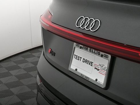 Used 2024 Audi Q8 e-tron Premium image 36
