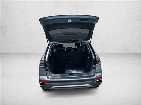 Used 2025 Volkswagen Taos SE FWD image 7
