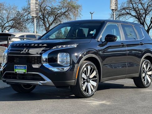 New 2026 Mitsubishi Outlander SE image 9