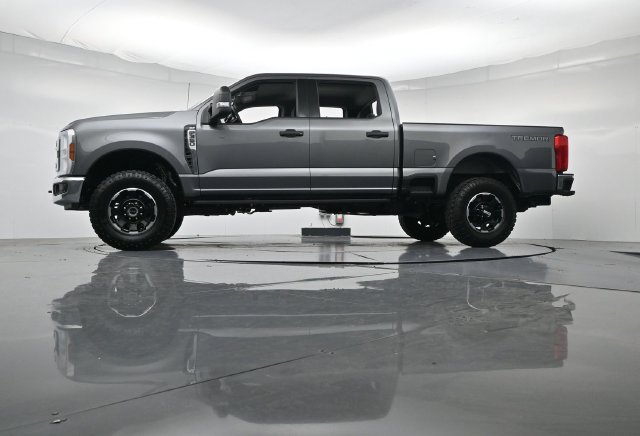 Used 2025 Ford F350 XLT w/ Tremor Off-Road Package AWD/4WD image 38