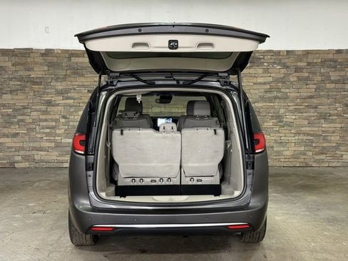 Used 2021 Chrysler Pacifica Limited w/ Premium & Safety Sphere Group image 8