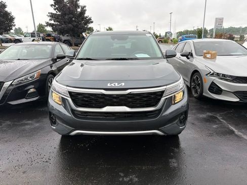 Used 2023 Kia Seltos EX AWD/4WD image 2