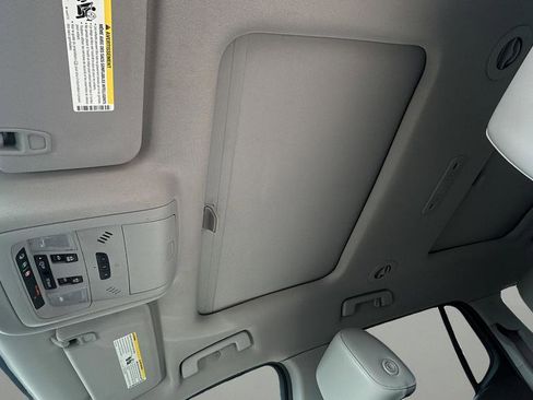 Used 2017 GMC Acadia SLT image 17