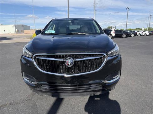 Used 2018 Buick Enclave Essence w/ LPO, Hit The Road Package AWD/4WD image 4