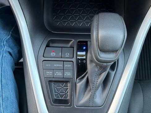 Used 2025 Toyota RAV4 LE AWD/4WD image 21