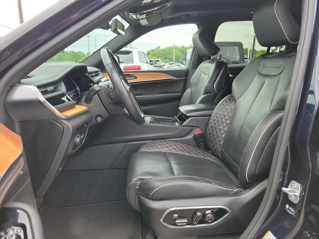 Used 2023 Jeep Grand Cherokee Summit AWD/4WD image 17