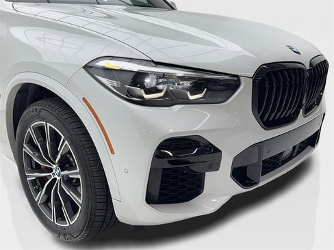 Used 2022 BMW X5 M50i w/ Dynamic Handling Package image 3