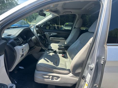 Used 2021 Honda Pilot Touring image 11