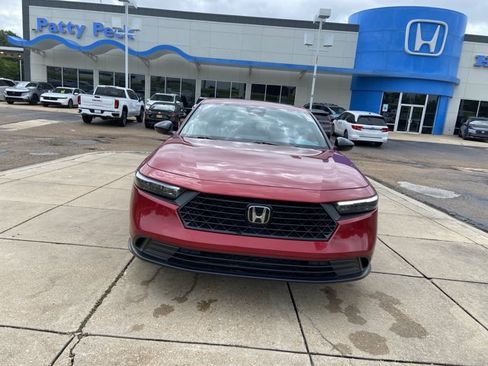 Used 2023 Honda Accord Sport image 3
