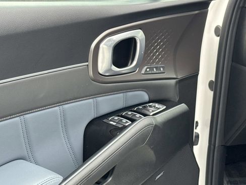 Used 2025 Kia Sorento SX Prestige image 18