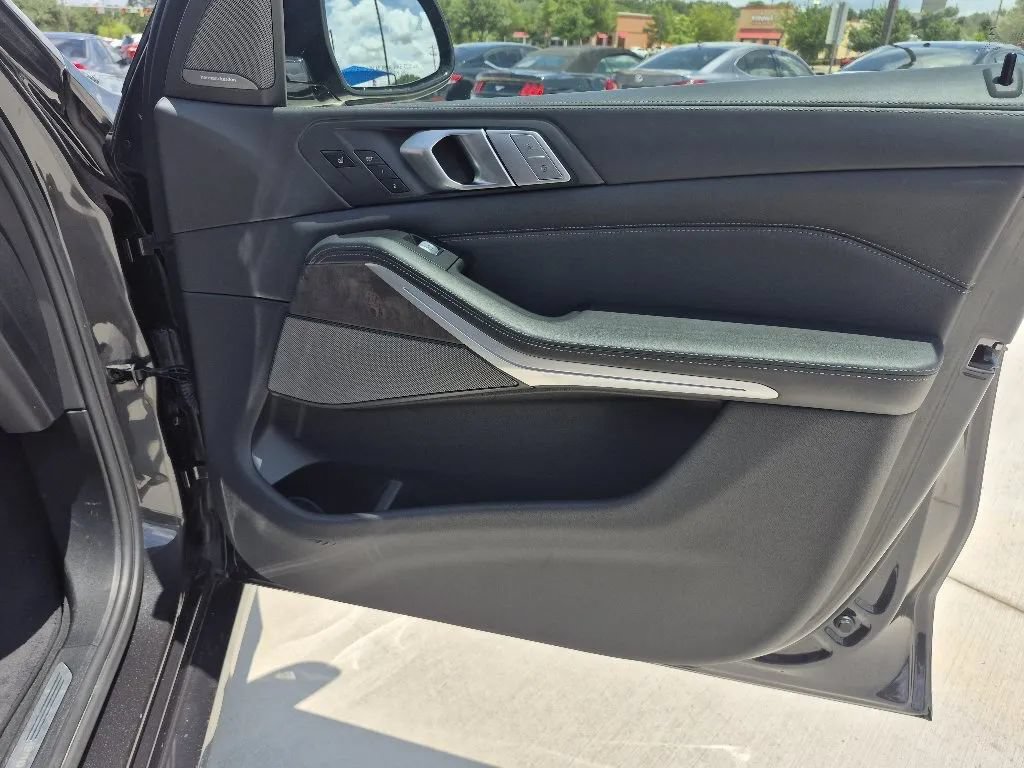 Used 2021 BMW X7 xDrive40i w/ Executive Package AWD/4WD image 18