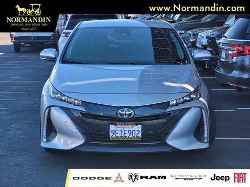 Used 2022 Toyota Prius Prime XLE FWD image 2