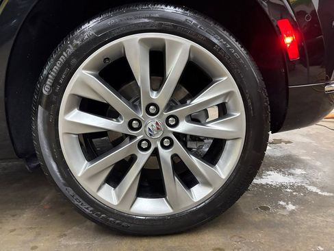 Used 2022 Buick Envision Avenir w/ Technology Package II FWD image 32